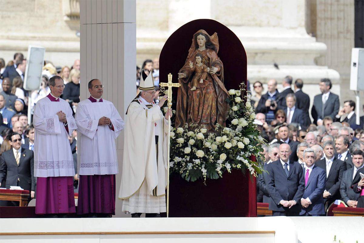 Bei der feierlichen Messe, bei der Papst Franziskus offiziell in sein Amt eingeführt wurde, waren zahlreiche Staatsoberhäupter und Monarchen aus der ganzen Welt anwesend.