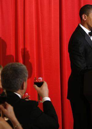 Obama toasts in Oslo during the Nobel banquet in Norway