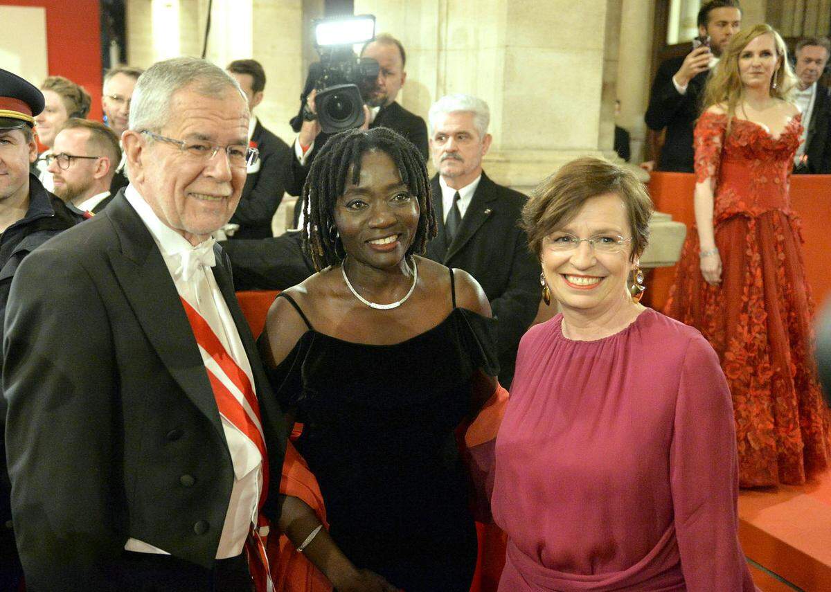 Bundespräsident Alexander Van der Bellen,  Auma Obama und Doris Schmidauer.