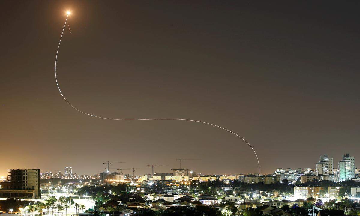 11. Mai. Israels Raketenabwehrsystem "Iron Dome" in Ashkelon im Einsatz gegen Raketen, die aus dem Gazastreifen abgefeuert wurden.