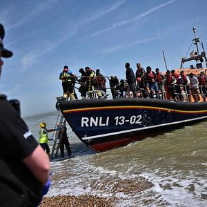 2022 zählten die Briten auch 45.000 irreguläre Einreisen über den Ärmelkanal.