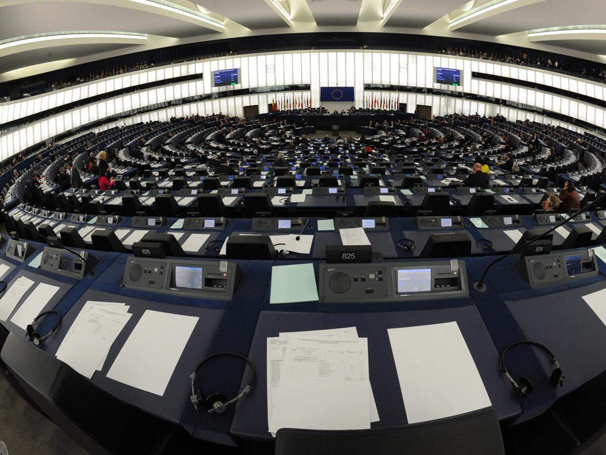 Österreichs Parlamentarier in Straßburg erhalten dasselbe wie jene im rot-weiß-roten Parlament – 8160 Euro.Gehalt bei Erhöhung um 1,8 Prozent: 8307 Euro Wertverlust seit 2008 durch Nulllohnrunden: 702 Euro