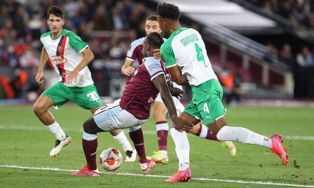 West Ham United v Rapid Vienna UEFA Europa League Emanuel Aiwu of Rapid Vienna and Michail Antonio of West Ham United in