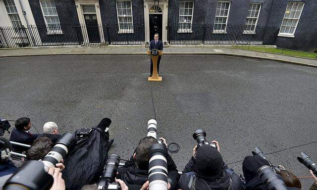 Briten-Premier David Cameron vor Londons berühmtester Haustür