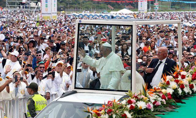 Papst Franziskus feierte in Medellin eine Messe.