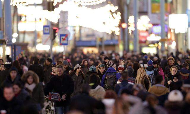 Die Mariahilfer Straße am ersten Advent-Einkaufssamstag dieses Jahres