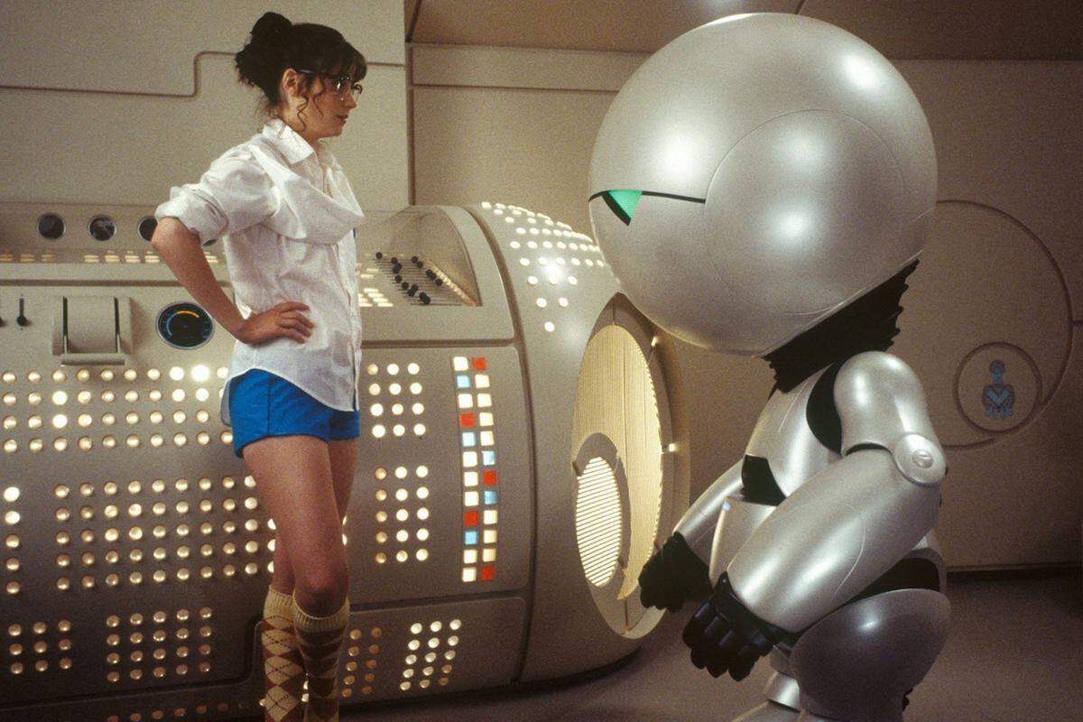 In "Per Anhalter durch die Galaxis" (2005) spielt Alan Rickman selbst zwar keine tragende Rolle, aber er lieh dem depressiven Roboter Marvin seine Stimme.