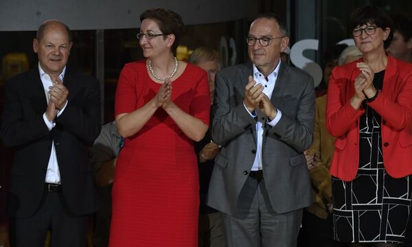 Die Kandidatenpaare für die Stichwahl: Scholz/Geywitz (links) sowie Walter-Borjans/Esken