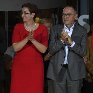 Die Kandidatenpaare für die Stichwahl: Scholz/Geywitz (links) sowie Walter-Borjans/Esken