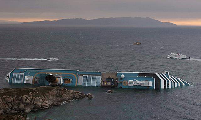 Die Costa Concordia sei eine ökologische Zeitbombe, warnt der Bürgermeister von Giglio.