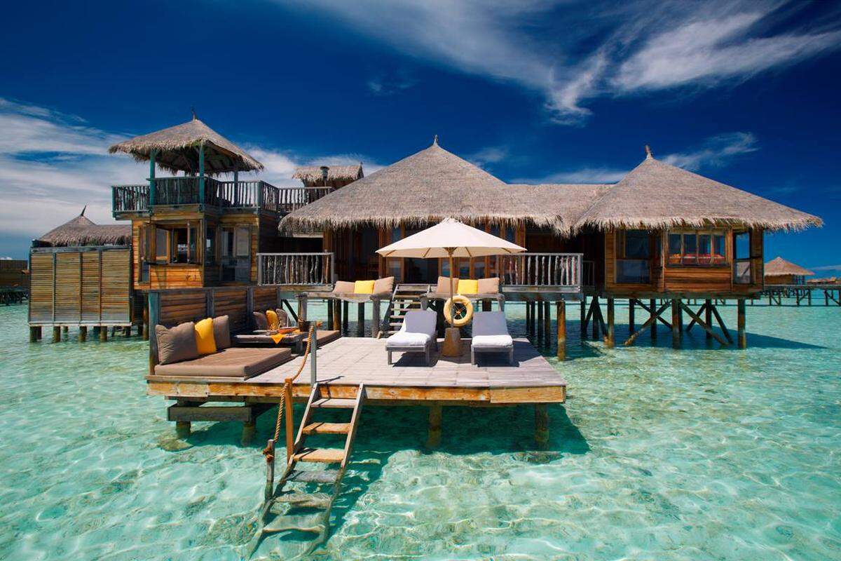 Das Resort auf den Maledíven kann mit Wasservillen und großzügigen privaten Sonnendecks aufwarten.