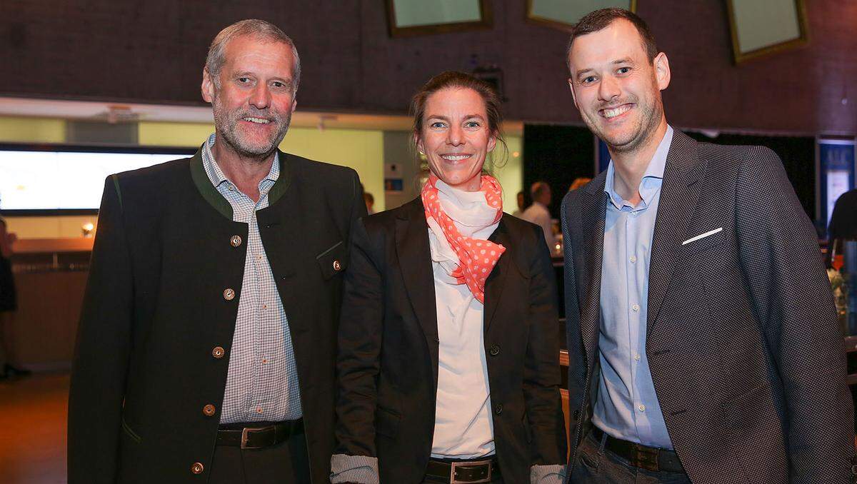 Die Spalt Elektromechanik-Geschäftsführer Alfred (l.) und Thomas Spalt mit Skoda Österreich-Vertriebsleiterin Eva Ohlicher-Herndlhofer.