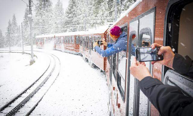 Die Probleme bei Starkniederschlag in den Alpen sind weitaus größer als die Frage, ob das perfekte Selfie gelingt.