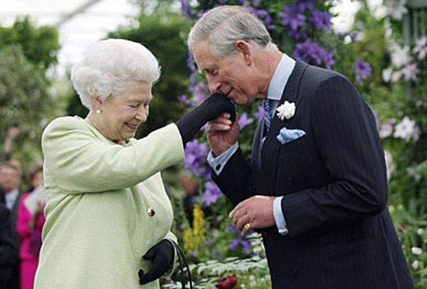 Den britischen Thron darf Prinz Charles noch nicht besteigen, dafür wird er für seine "Leidenschaft für Pflanzen, nachhaltigen Gartenbau und die Umwelt" ausgezeichnet. Der 60-Jährige hat von seiner Mutter, Königin Elizabeth II., die höchste gärtnerische Auszeichnung Großbritanniens erhalten.