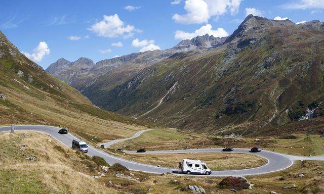 Beim Camping geht's nicht direttissima von einem Platz zum nächsten, sondern gemächlich: mit Stopps für Wanderungen, Passstraßen, Aussichtspunkten.