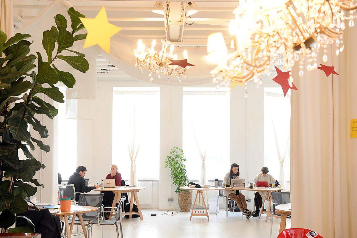 Laut dem Verein "AustrianStartups" gibt es in Österreich rund 40 Coworking-Spaces. Dazu gehört auch das "Impact Hub Vienna" in der Lindengasse in Wien Neubau.