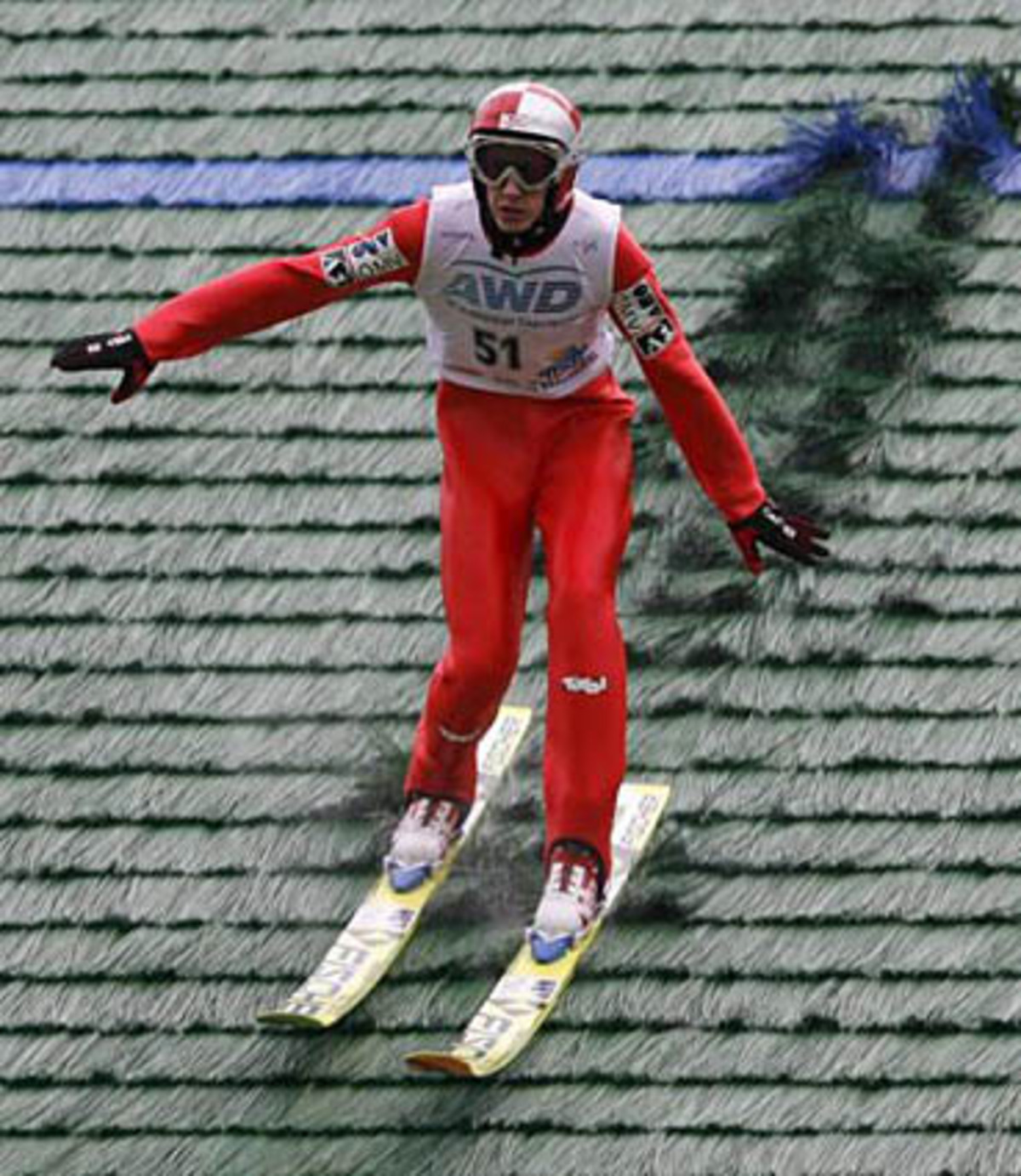 Im Februar 2006 wird der gerade 16-jährige Gregor Schlierenzauer im slowenischen Kranj Juniorenweltmeister auf der Normalschanze und mit dem Team. Im März feiert er sein Weltcupdebüt: In Oslo wird der Tiroler 24. Beim Sommer Grand-Prix deutet Schlierenzauer ebenfalls sein großes Talent an: Er erreicht einen ersten, zwei zweite und einen dritten Platz.