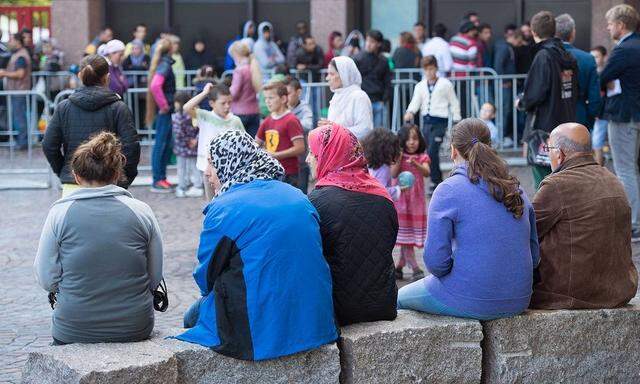 Fluechtlinge in der Landeserstaufnahmestelle fuer Fluechtlinge in Karlsruhe am Dienstag 18 08 15