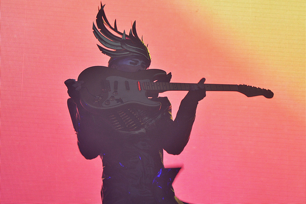 .... lud das australische Synthpop-Duo Empire of the Sun auf eine audiovisuelle Reise durchs Pop-Wunderland.