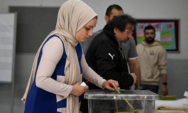 Die Beteiligung an der Wahl am Sonntag war überdurchschnittlich  hoch, denn es ging um die Zukunft der Türkei.