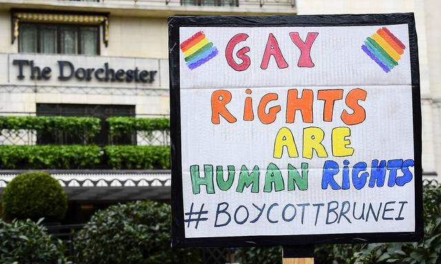 Protest vor dem Hotel "Dorchester" in London.