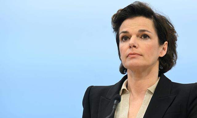 SPÖ-Chefin Pamela Rendi-Wagner will den "Zerstörungsversuchen" nicht nachgeben, wie sie bei einer Pressekonferenz sagte.