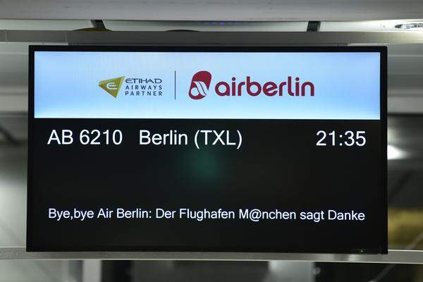 Und auf Infotafeln und in Durchsagen wurde allerorts die Gelegenheit wahrgenommen, sich bei Air Berlin und den Mitarbeitern zu verabschieden.