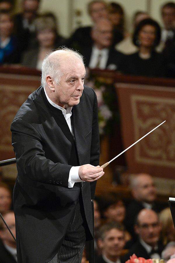 Daniel Barenboim würdigte Abbado als "Pionier". Abbado habe eine enge Beziehung mit dem Geist der Musik gehabt, über die Grenzen der musikalischen Genres hinweg, erklärte der Generalmusikdirektor der Berliner Staatsoper. "Ich kannte Claudio Abbado seit Anfang der 50er Jahre. 1956 absolvierten wir gemeinsam einen Dirigierkurs in Siena und seitdem verband uns eine lange musikalische und menschliche Freundschaft", sagte Barenboim. Er hob Abbados Einsatz für die zeitgenössische Musik sowie die Gründung zahlreicher Jugendorchester hervor. "In dieser Hinsicht war er ein Pionier, der während seiner gesamten Karriere mit jungen Musikern arbeitete, sie forderte und förderte", sagte Barenboim.