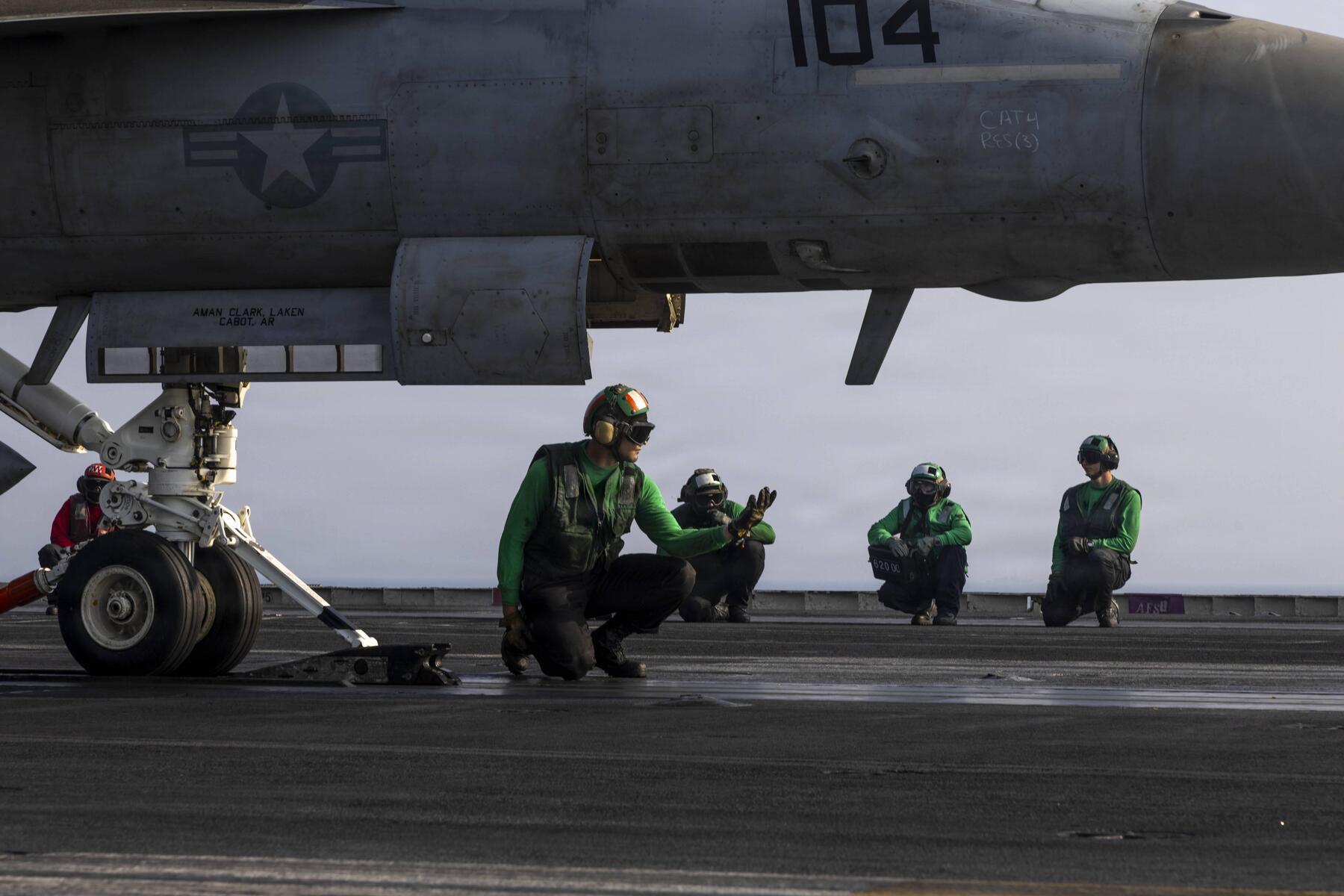 Militäranalyst Feichtinger: „Die USA führen im Iran einen militärischen Striptease auf“  [premium]