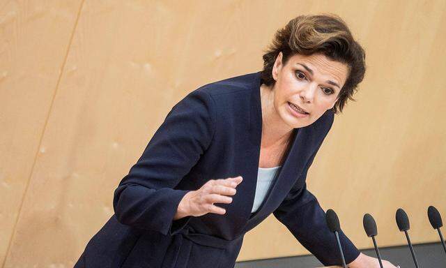 Ein "Finanzkollaps in den Gemeinden muss verhindert werden", sagte SPÖ-Chefin Pamela Rendi-Wagner in einer Pressekonferenz in Pottendorf (Bezirk Baden).