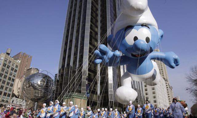 Ein Ballon wird bei einer Parade durch New York geschlumpft. (Symbolbild)