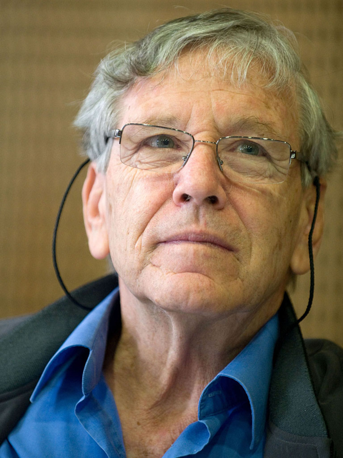 Auf Wettlisten weit oben steht auch der Israeli Amos Oz. Er hat eine Reihe von Romanen und Erzählungen, einige Essaybände und Kinderbücher verfasst. Sein Roman "Eine Geschichte von Liebe und Finsternis" (2004) ist eine fiktive Biografie und eine Skizze der israelischen Geschichte und wurde zum internationalen Bestseller.