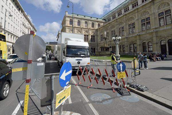 Neun Tage sollen die Dreharbeiten unter der Regie von Christopher McQuarrie Tage dauern. Währenddessen ist mit Verkehrsbehinderungen zu rechnen. Denn auch einige Gassen in der Innenstadt sind gesperrt.