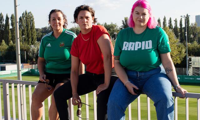 Renata Seiler, Clara Gallistl und Joey Czajka (v.li.) im Rapid Trainingszentrum. 