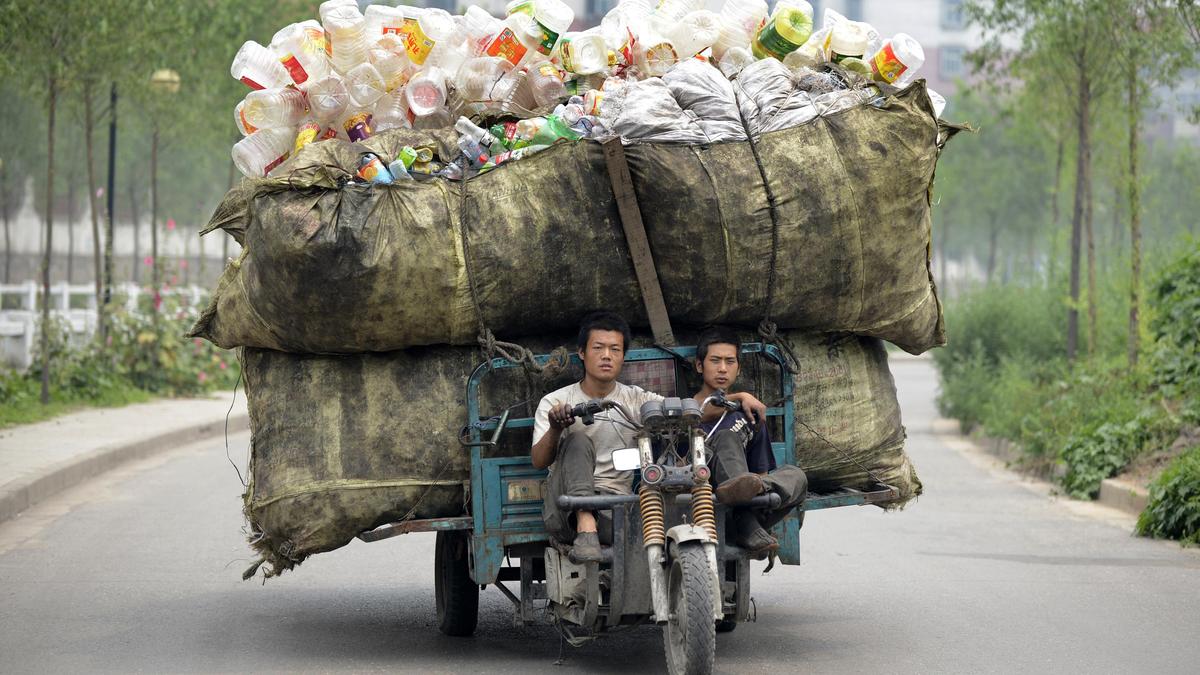 Plastikflaschensammlung in China. Wie viel recycelter Kunststoff in Europa ankommt, ist kaum nachvollziehbar.