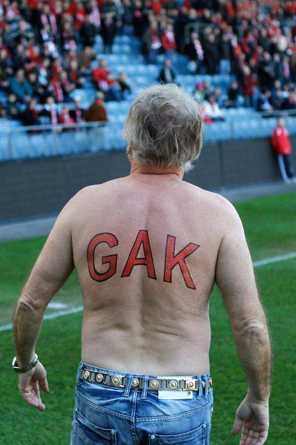 Auch auf seinem Rücken prangten groß die Lettern "GAK".