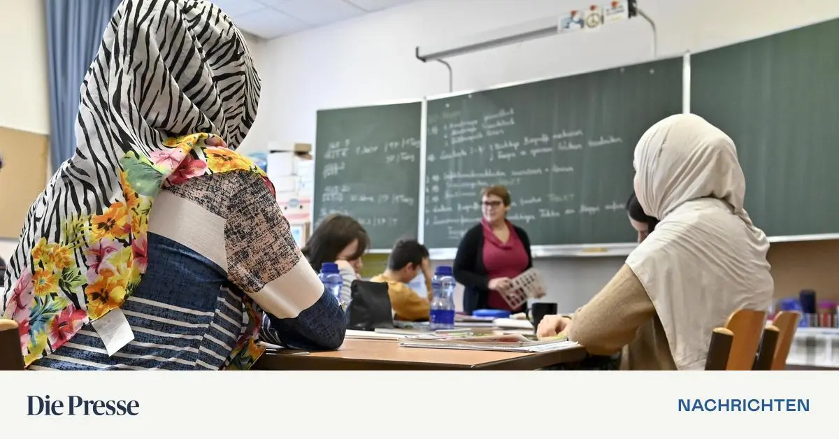 -Das-geliebte-Muslime-ist-Kulturimperialismus-Influencer-st-rmen-gegen-Kopftuchverbot-premium-