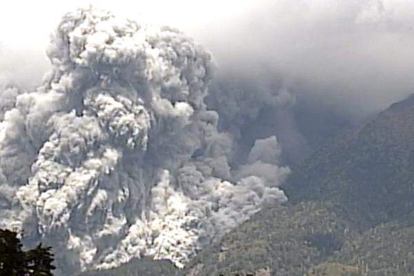 Der japanische Vulkan Ontakesan ist am Samstag pl&ouml;tzlich ausgebrochen.