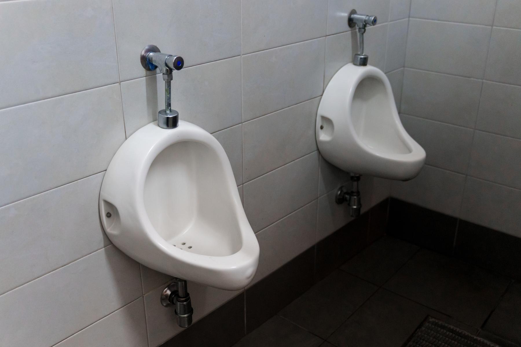 VIP-Gast fotografiert Buben am Pissoir, wird aber vor Gericht freigesprochen [premium]