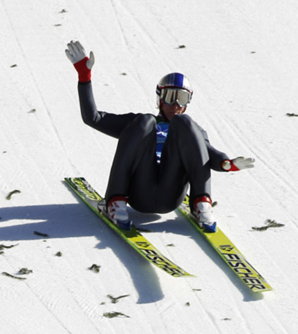 Schlierenzauer segelte auf 146,5 Meter hinunter und war dabei einem Sturz sehr nahe. Die Sprungrichter sahen es nicht als solchen, und so konnte er den Vorsprung trotz eines "Fast-Rodler" sogar noch ausbauen. Österreich feierte so einen völlig ungefährdeten Start-Ziel-Sieg.