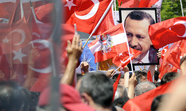 Solidaritätskundgebungen für den türkischen Präsidenten in Wien gibt es immer wieder - hier ein Archivbild aus dem Jahr 2013 in Wien.