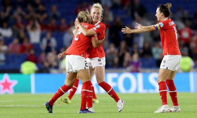 Österreich darf in England weiter jubeln: Mit dem 1:0 über Norwegen wurde der Aufstieg souverän geschafft.