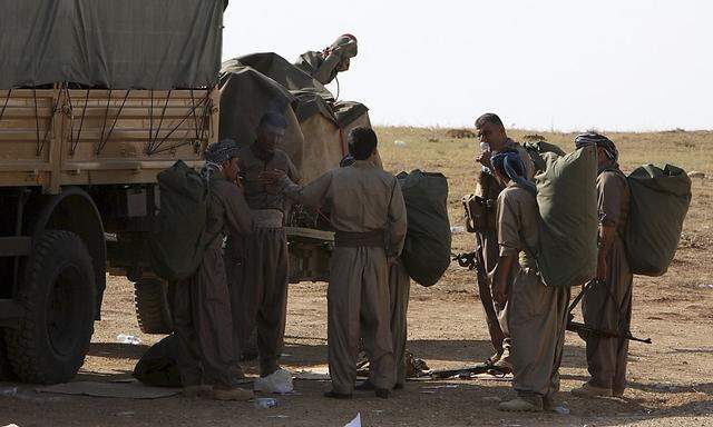 Kurdische Peschmerga auf dem Weg nach Kobane