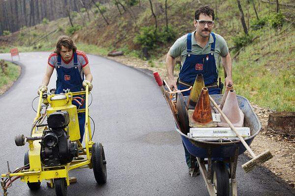 Der Bär für die beste Regie ging an den US-Filmemacher David Gordon Green (USA) für die Tragikomödie "Prince Avalanche".Im Film ziehen zwei Straßenarbeiter im Sommer 1988 durchs Land, weit weg von zu Hause. Zwischen den beiden charakterlich sehr verschiedenen Typen entwickelt sich eine Freundschaft.  Mit: Emile Hirsch, Paul Rudd  Foto: (c) Scott Gardner / Berlinale 