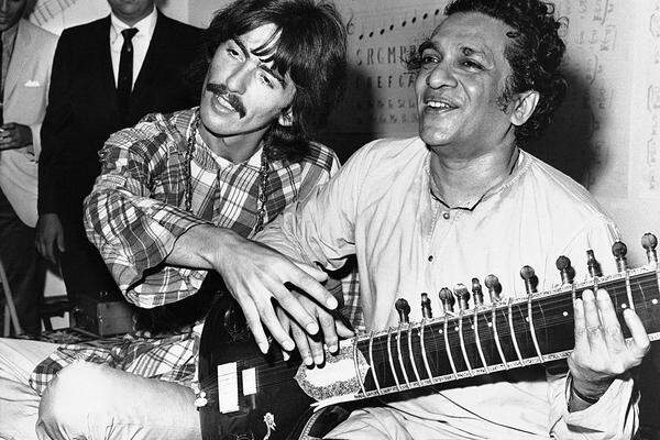 Im Westen wurde Shankar in den 1960er durch seinen Einfluss auf den Sound der Beatles einer breiten Masse bekannt. Er brachte George Harrison 1966 in London und Indien das Sitar-Spielen bei. Dabei entstand auch ein Dokumentarfilm über Shankar, genannt "Raga".
