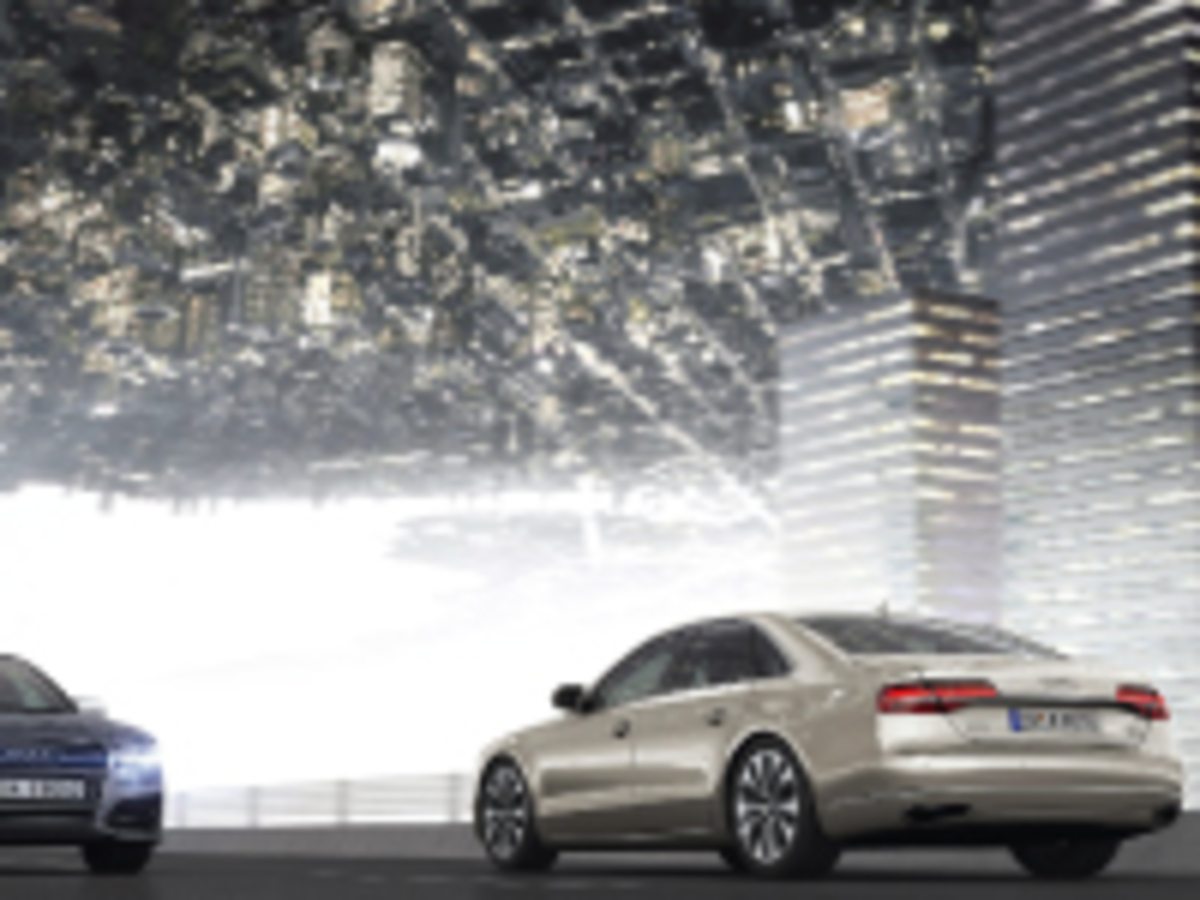 Audi lässt Städte von der Decke hängen.