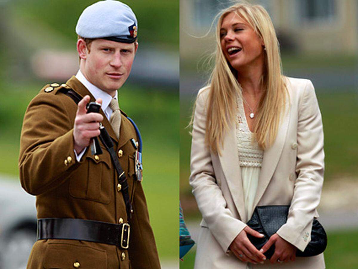 Prinz Harry hat seine Ausbildung zum Hubschrauberpiloten abgeschlossen, sein Vater Prinz Charles überreichte dem 25-Jährigen am Freitag im "Army Aviation Centre" in Andover feierlich seine Auszeichnung. Und da seine On-Off-Freundin Chelsy Davy bei der Zeremonie auch dabei war, brodelt die Gerüchteküche wieder.  So ist aus dem Freundeskreis der Familie zu hören, dass Harry seine Freundin noch vor seinem neuen Einsatz heiraten wolle. "Harry hat keine Zeit, auf die Entscheidung seines Bruders zu warten", wird ein Freund des Prinzen im "Daily Star"zitiert.