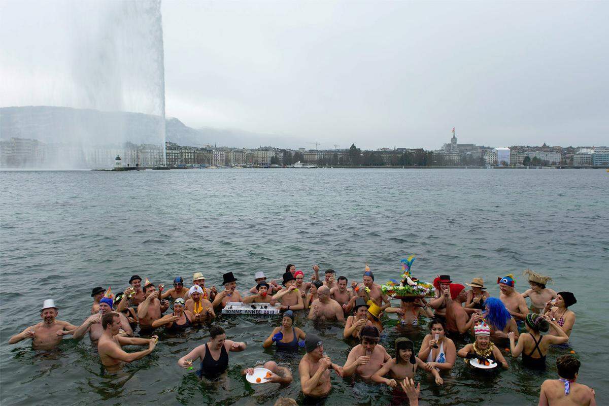 Auch die Schweizer standen nicht an, am ersten Tag des Jahres ins kalte Wasser zu steigen.