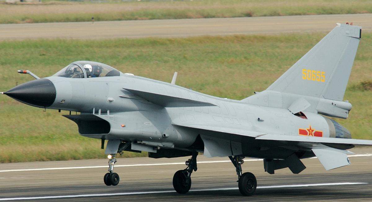 Die stärkste Luftwaffe der Region hat China, das mit meist selbstgebauten Jets wie dem Mehrzweckjäger Chengdu J-10 eine Hi-Tech-Airforce aufbaut.