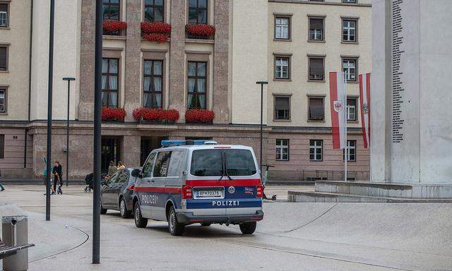 Polizeiwagen am Innsbrucker Landhausplatz